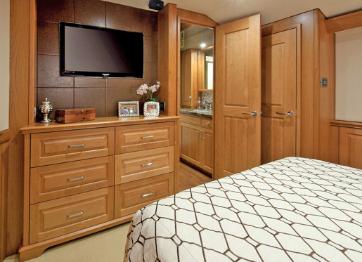 Hatteras Yachts - Cherry Stateroom